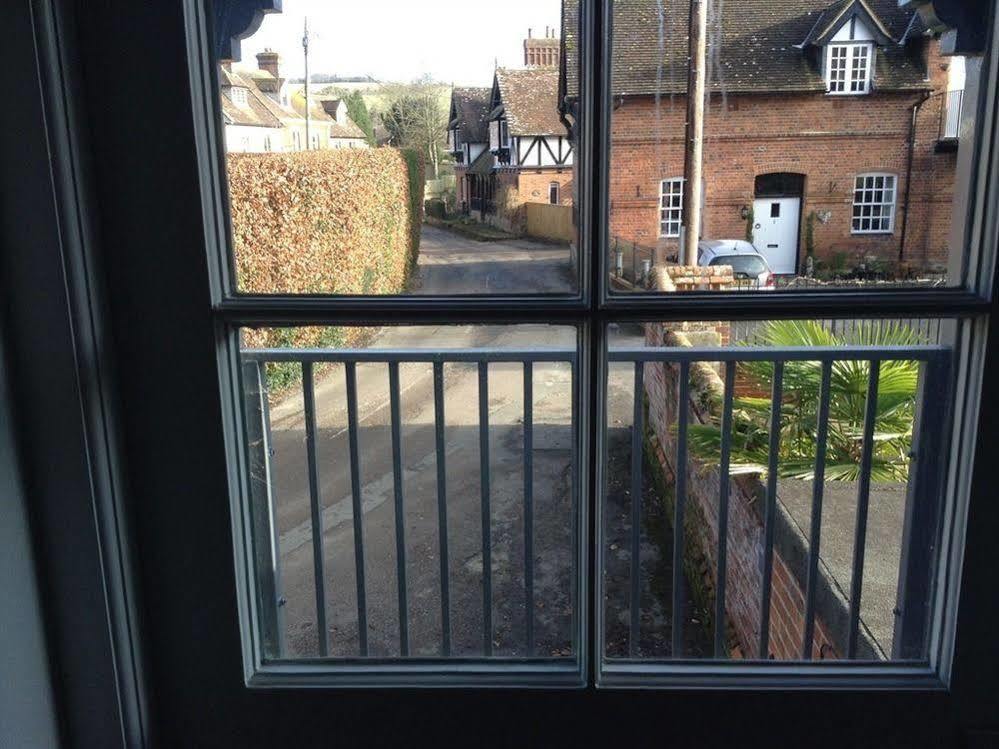 The Talbot And Apartment Iwerne Minster Exterior foto